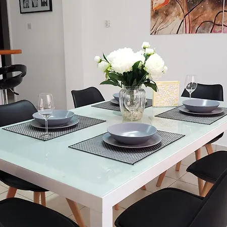 Paradise Gardens Iv 2 Bd Amazing * Paphos