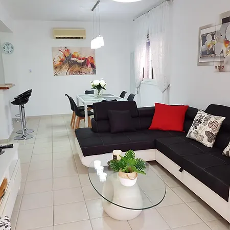 Paradise Gardens Iv 2 Bd Amazing *