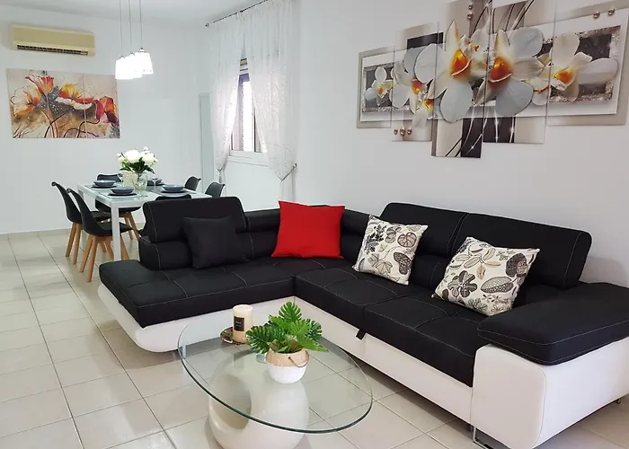 Paradise Gardens Iv 2 Bd Amazing *