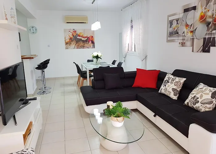 Paradise Gardens Iv 2 Bd Amazing *